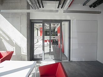 Foto z otevření showroomu